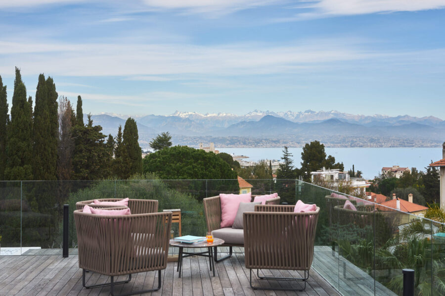 villa-alania-roofterrace-seaview-mountainview-luxury-scenic-capantibes