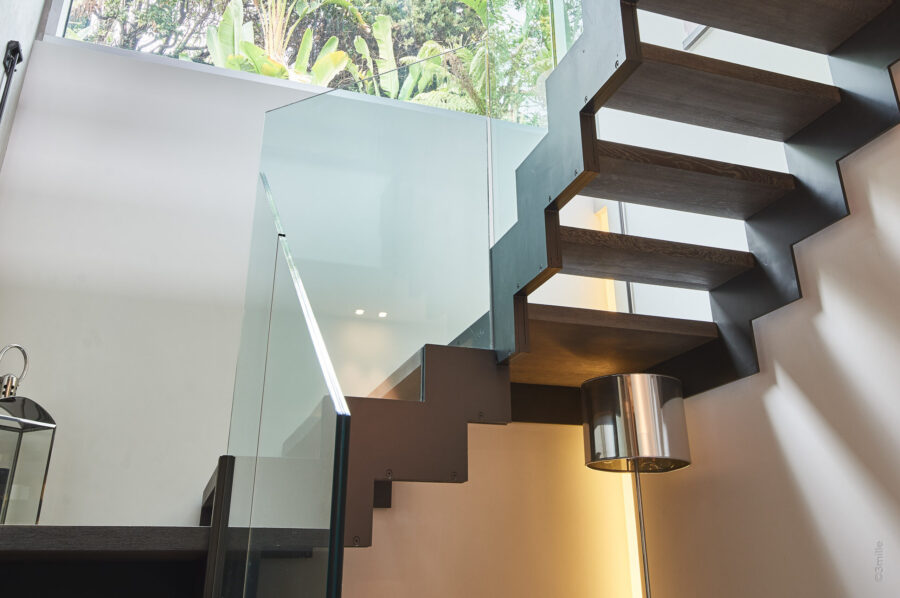 villa-alania-staircase-modern-stylish-architecture-capantibes