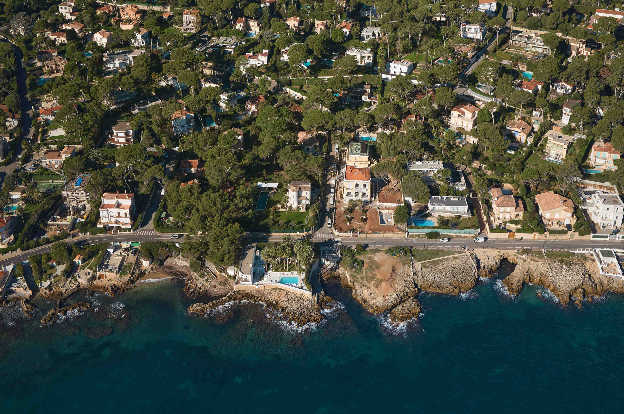 villa-ascot-aerial-exterior-coastal-waterfront-capantibes