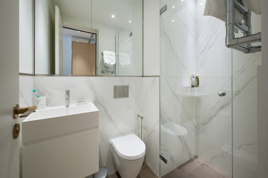 villa-ascot-bathroom-shower-luxury-capantibes