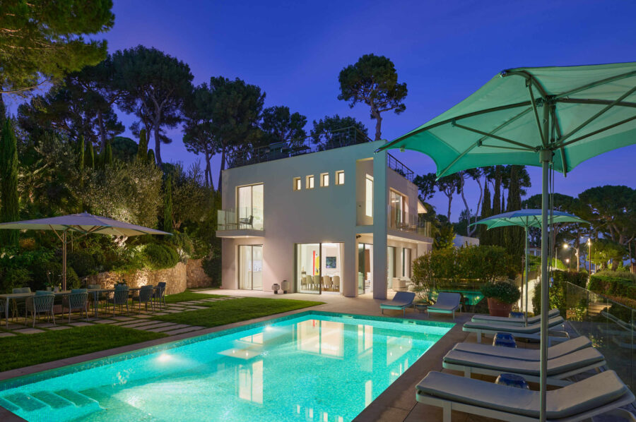 villa-ascot-exterior-pool-retreat-night-luxury-capantibes