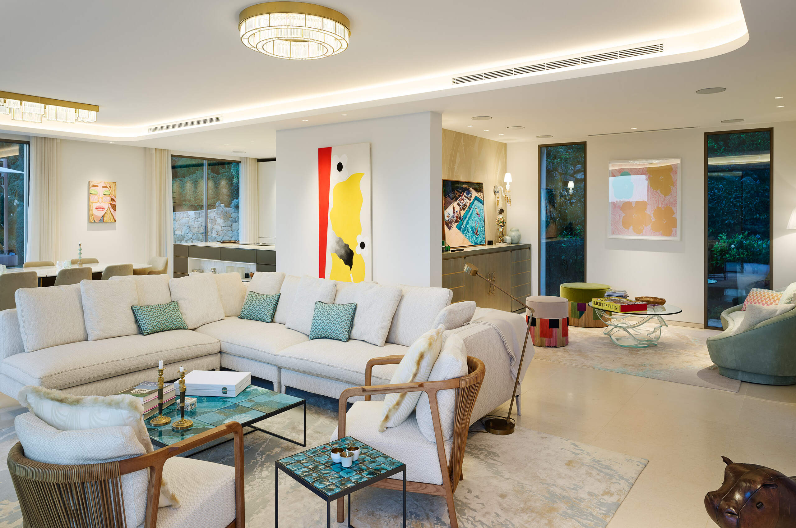 villa-ascot-livingroom-artwork-contemporary-design-capantibes