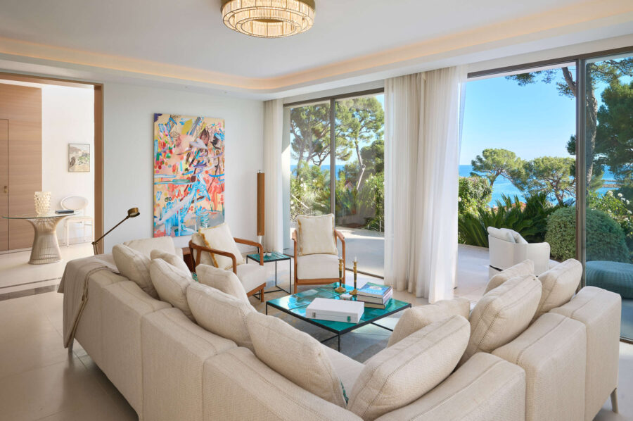 villa-ascot-livingroom-artwork-modern-luxury-capantibes