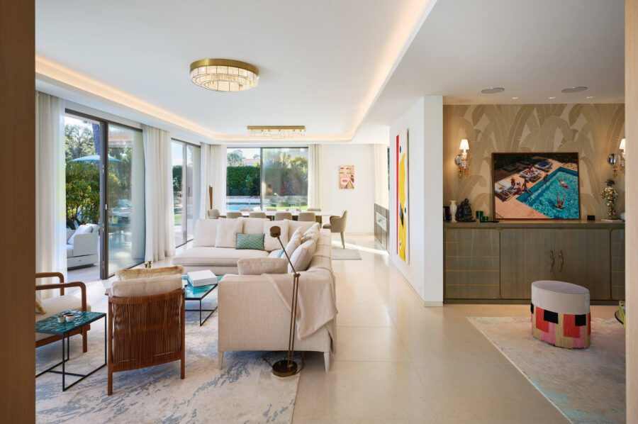 villa-ascot-livingroom-modern-artwork-luxury-design-capantibes