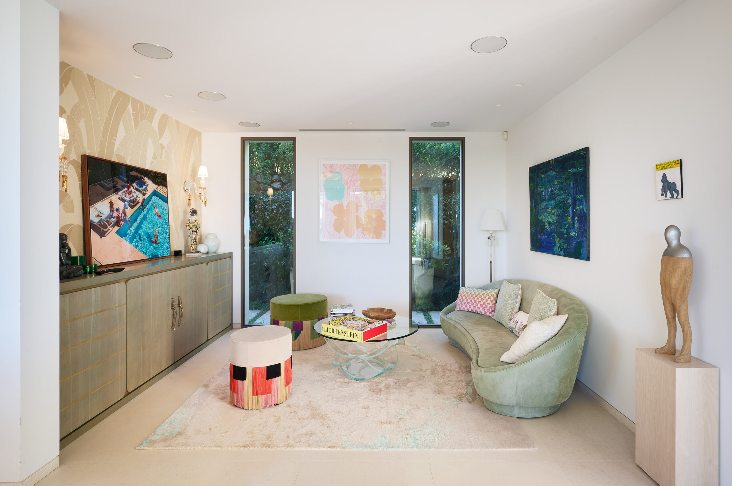 villa-ascot-lounge-artwork-interior-modern-luxury-capantibes