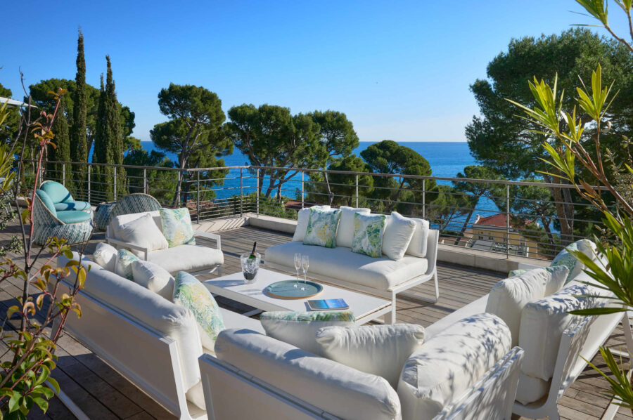 villa-ascot-roofterrace-outdoorlounger-seaview-luxury-capantibes