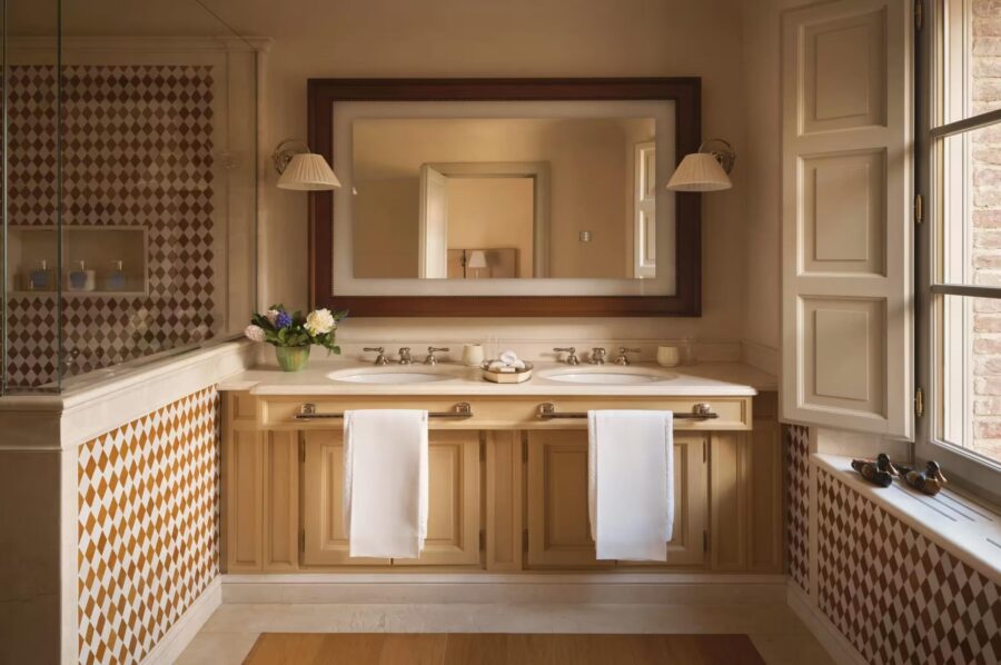villa-asia-bathroom-double-sink-elegant-design-luxury-tuscany