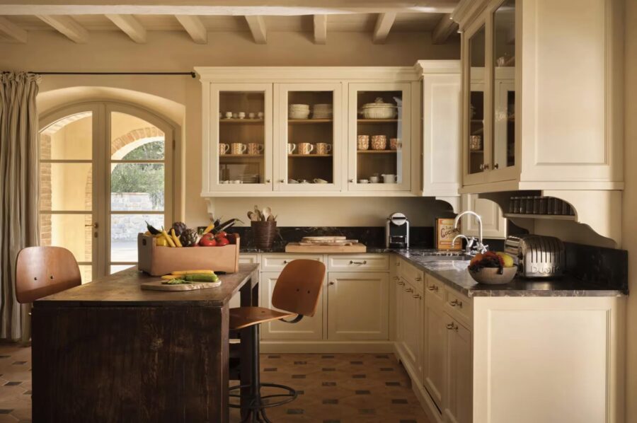villa-asia-kitchen-elegant-traditional-design-luxury-tuscany