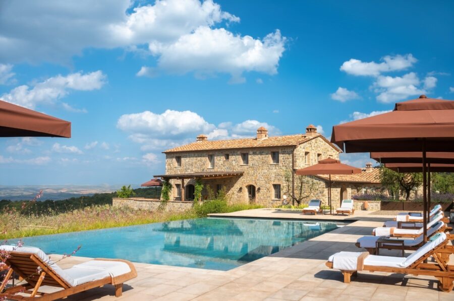 villa-asia-mainpage-infinitypool-luxury-retreat-tuscany