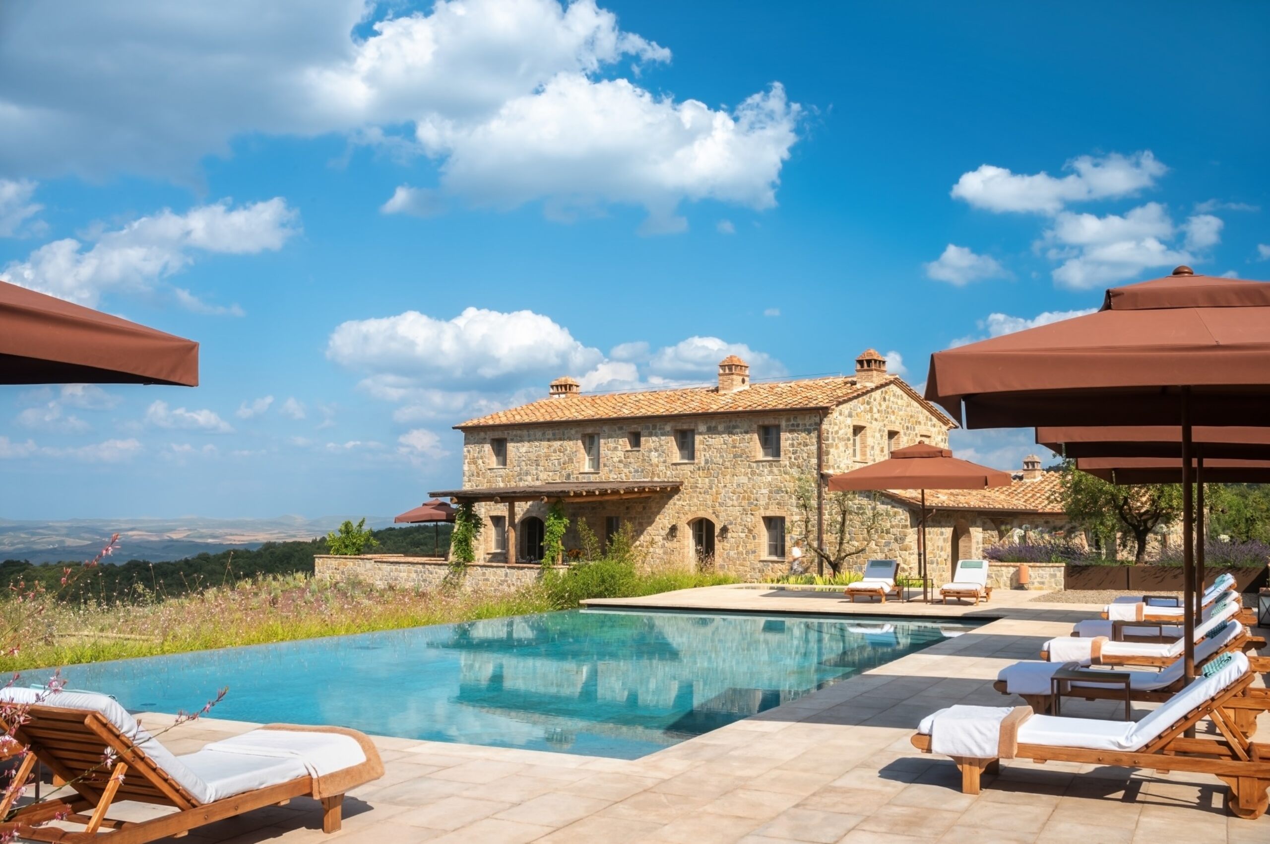 villa-asia-mainpage-infinitypool-luxury-retreat-tuscany