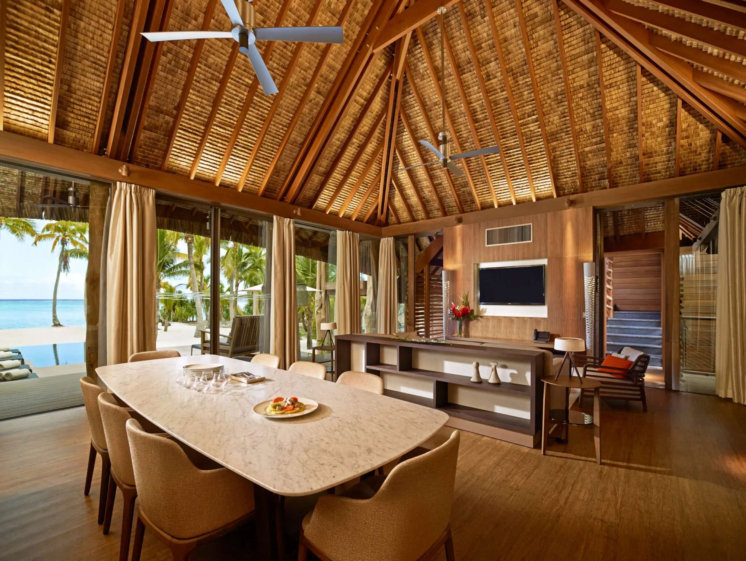villa-brandy-diningroom-livingroom-openplan-seaview-luxury-tropical-paradise-retreat-tetiaroa