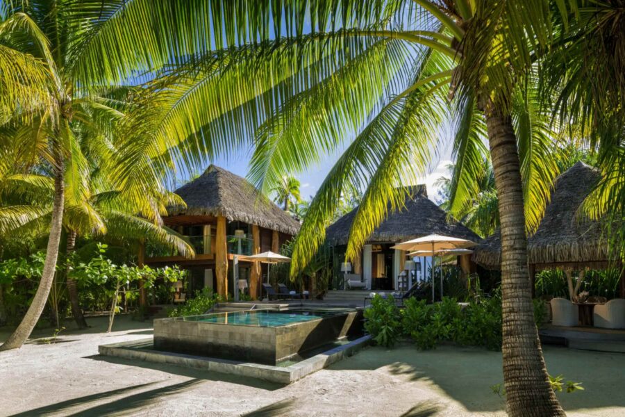 villa-brandy-exterior-infinity-pool-tropical-paradise-luxury-rental-retreat-tetiaroa