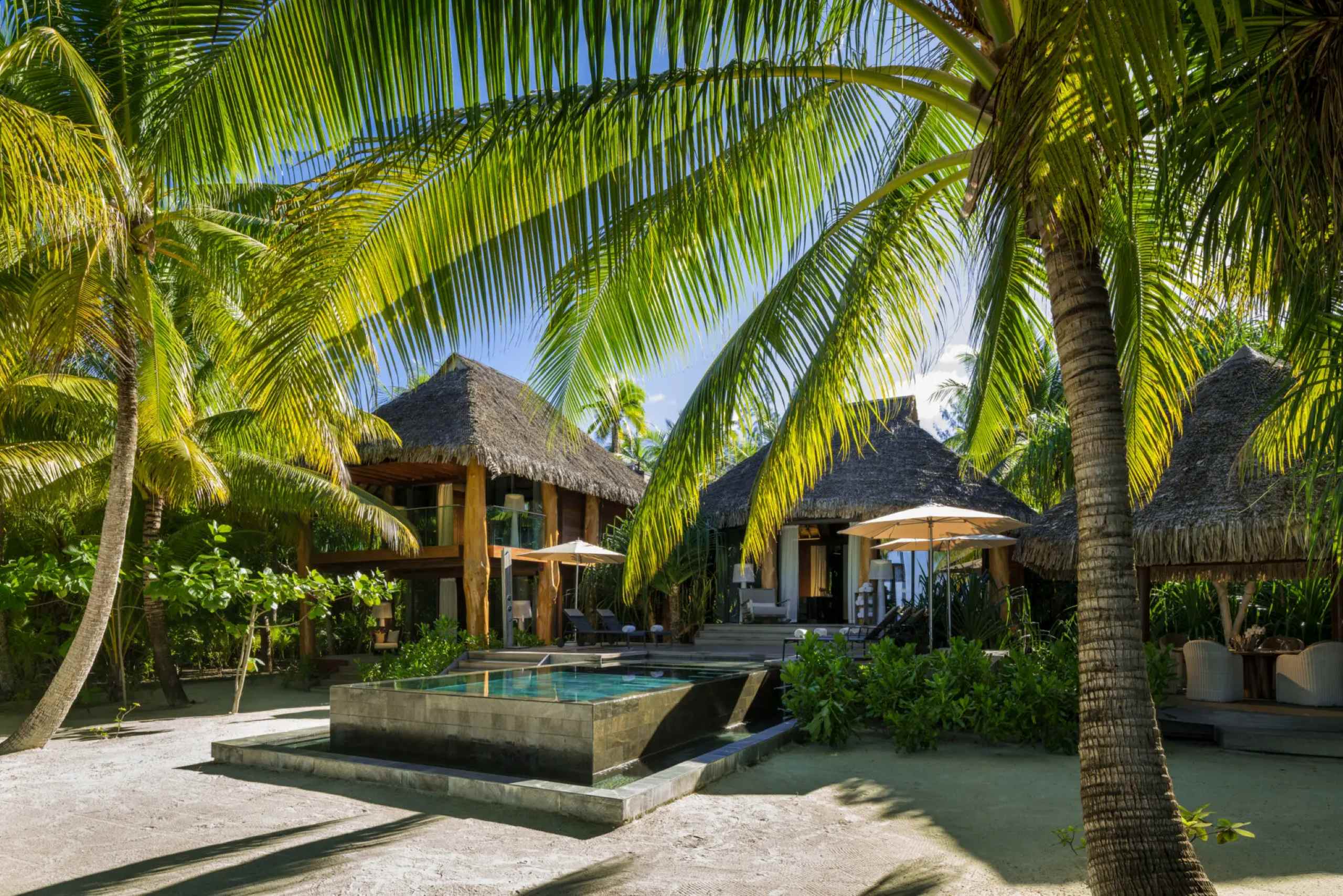 villa-brandy-exterior-infinity-pool-tropical-paradise-luxury-rental-retreat-tetiaroa