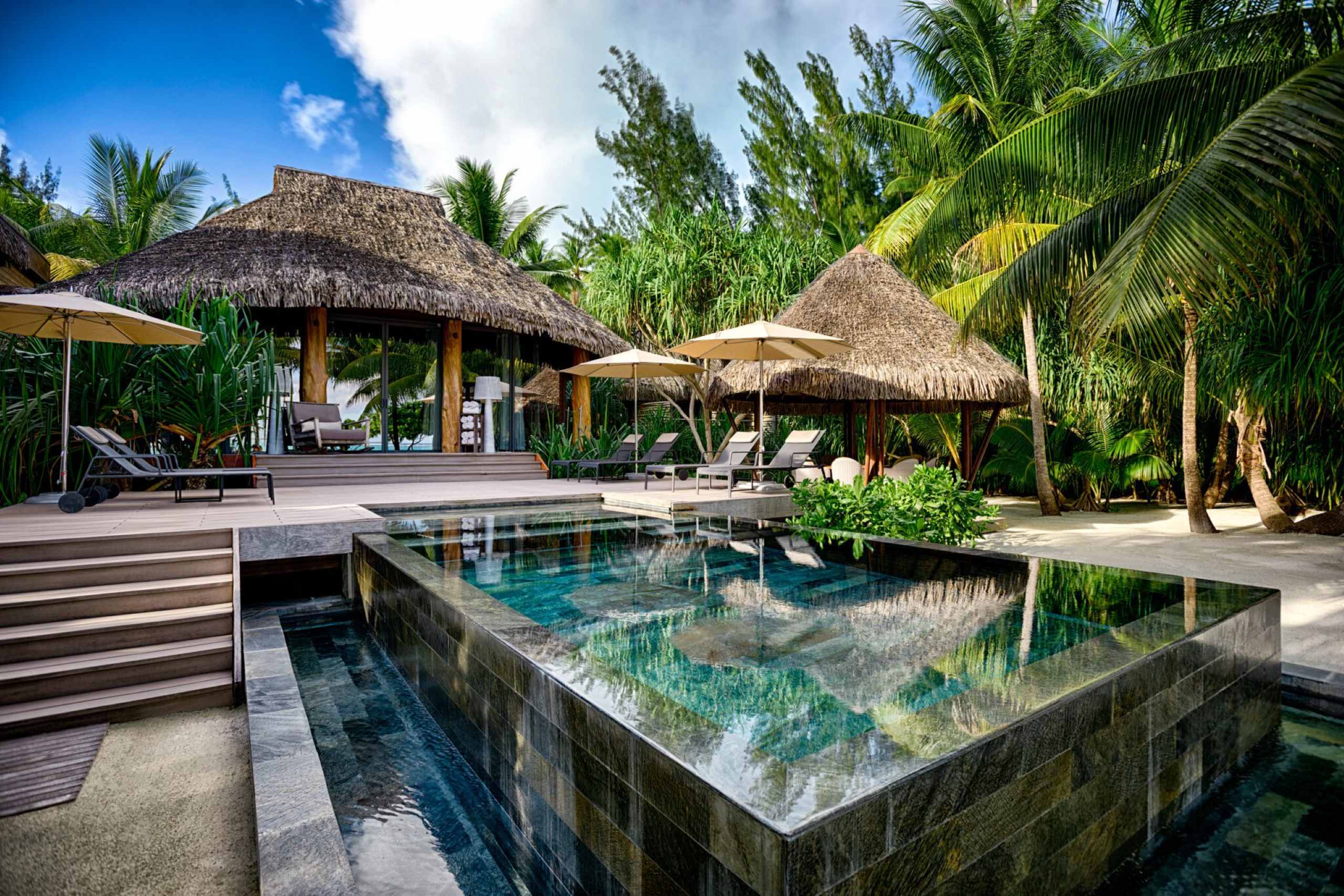 villa-brandy-exterior-swimmingpool-tropical-beachfront-retreat-luxury-seaview-rental-tetiaroa