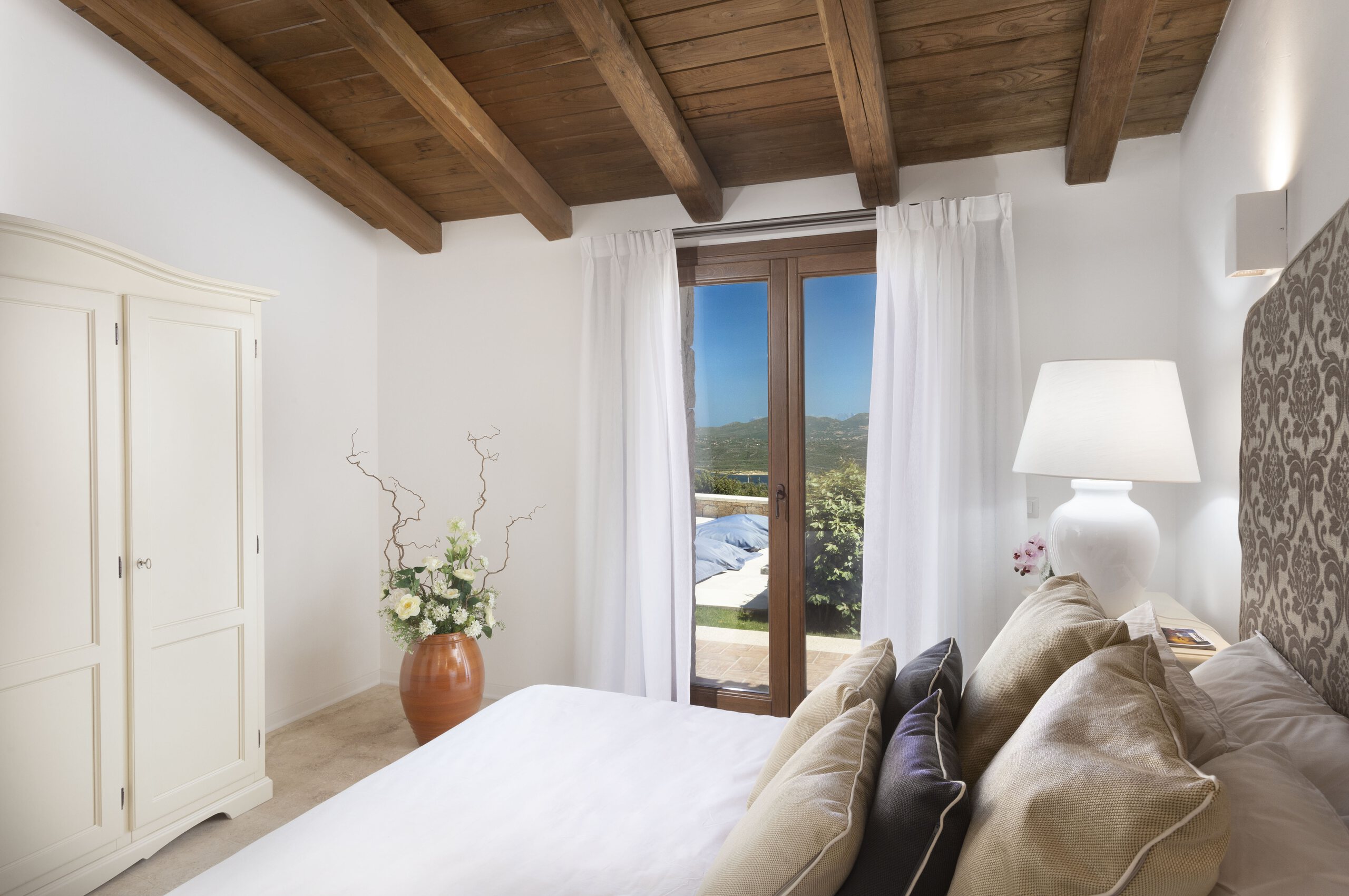 villa-callen-bedroom-gardenaccess-stunning-mountainviews-bright-modern-stylish-design-luxury-interiors-sardinia