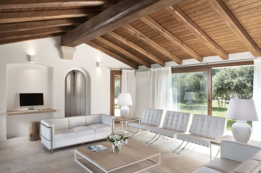 villa-callen-livingroom-modern-elegant-stylish-bright-interiors-luxury-design-sardinia