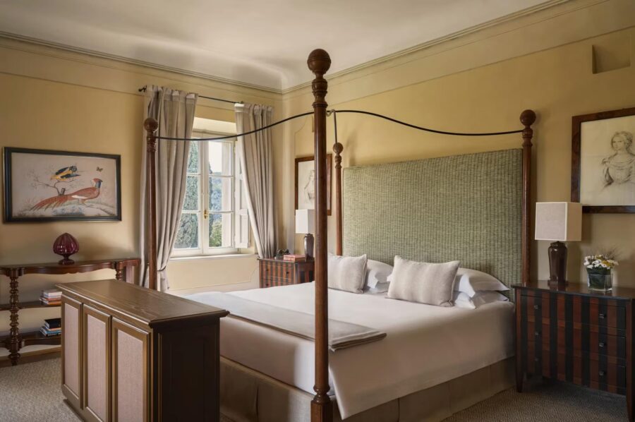 villa-chiara-bedroom-serene-elegant-design-scenic-views-artwork-luxury-tuscany