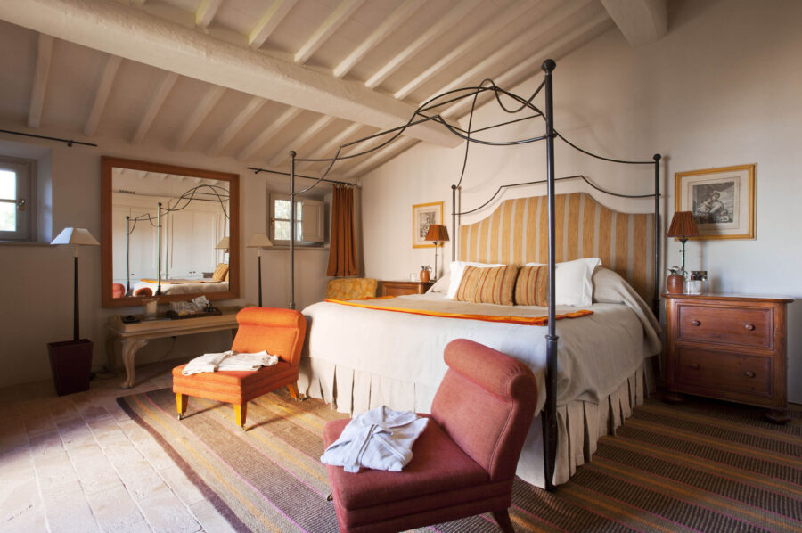 villa-chiara-bedroom-stylish-elegant-luxury-interior-tuscany