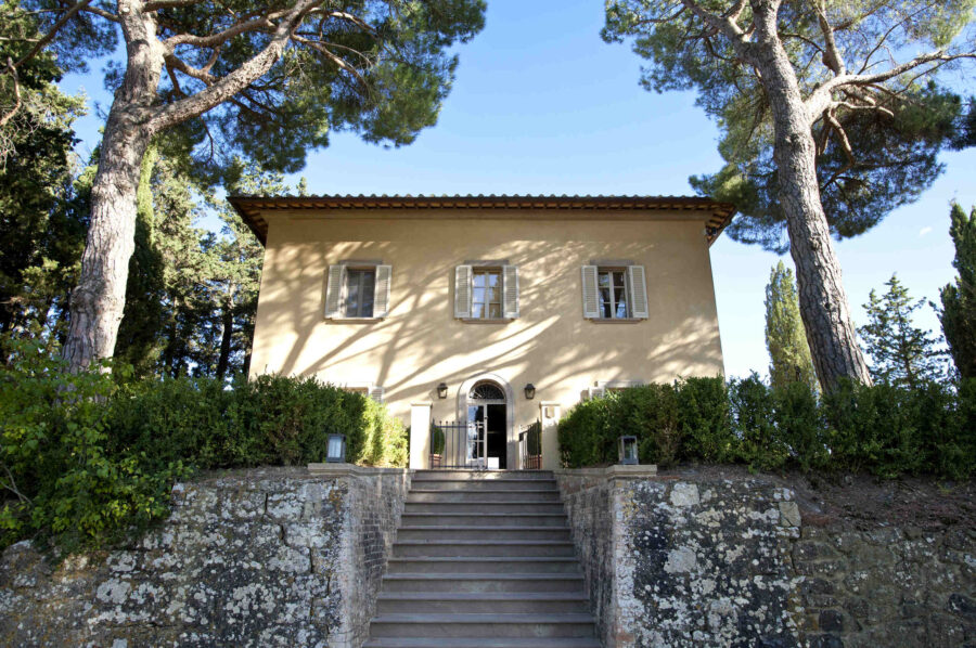 villa-chiara-exterior-luxury-rental-italianvilla-garden-tuscany