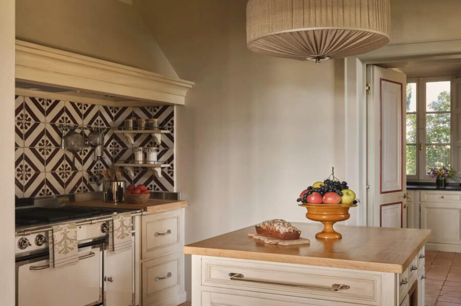 villa-chiara-kitchen-elegant-traditional-design-luxury-tuscany