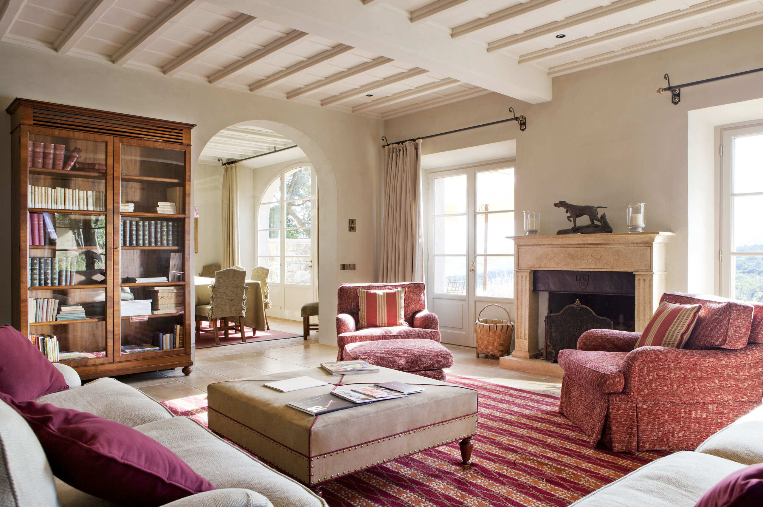 villa-chiara-livingroom-elegant-stylish-interior-tuscany
