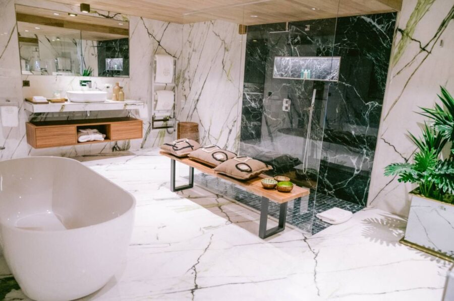 villa-colette-bathroom-marble-bath-modern-design-luxury-lacroixvalmer