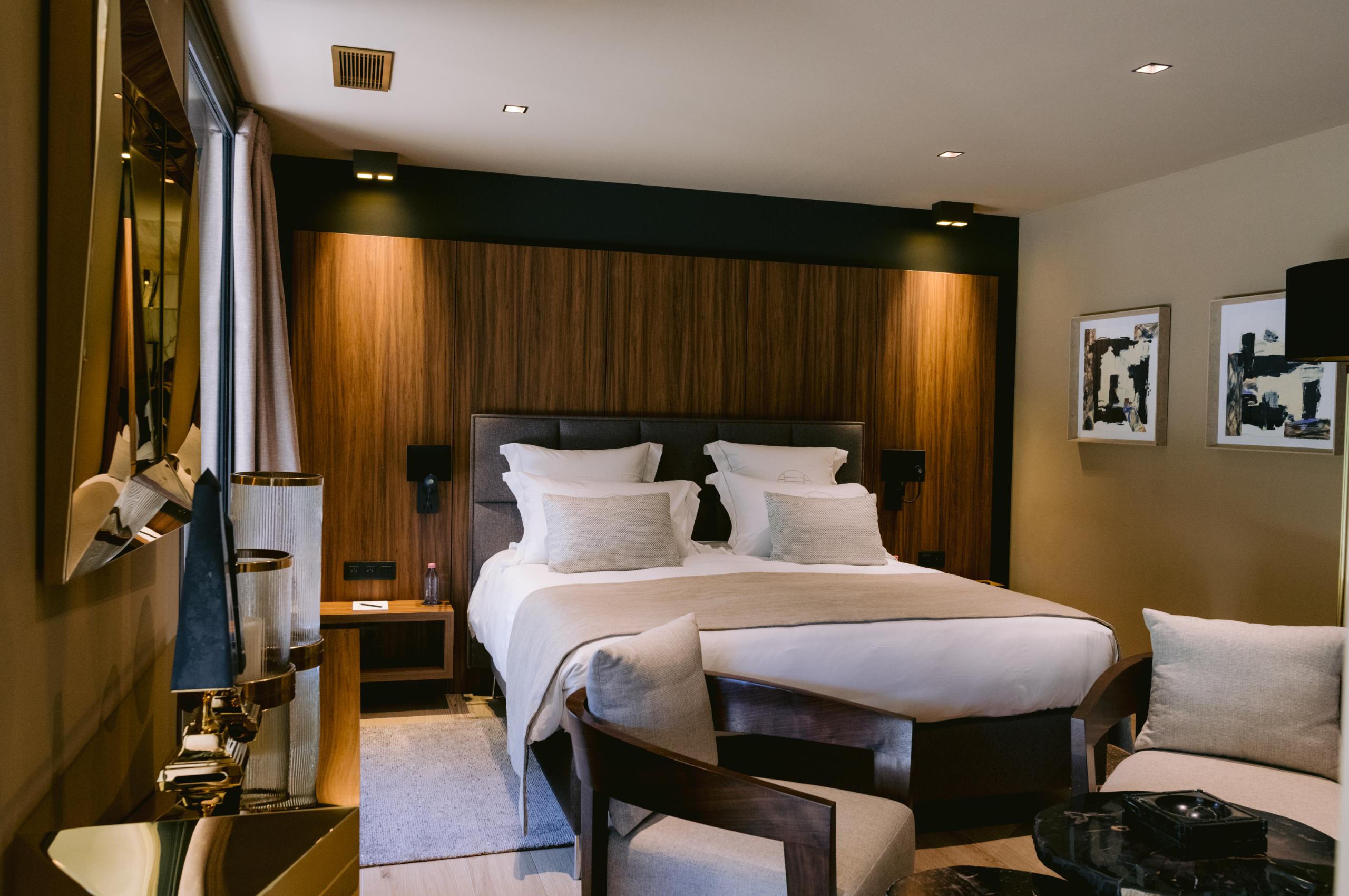 villa-colette-bedroom-serene-sleek-modern-design-luxury-lacroixvalmer