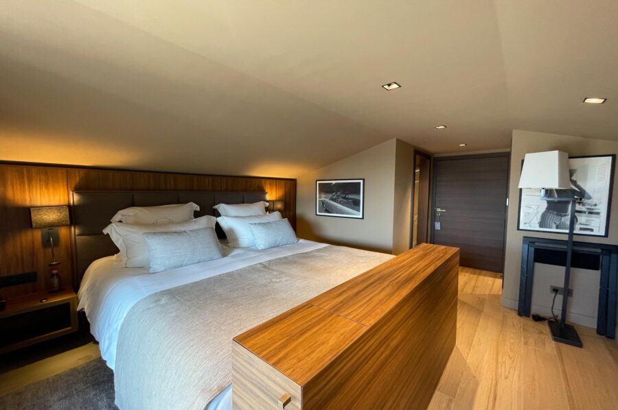 villa-colette-bedroom-serene-tranquil-modern-interior-design-luxury-lacroixvalmer