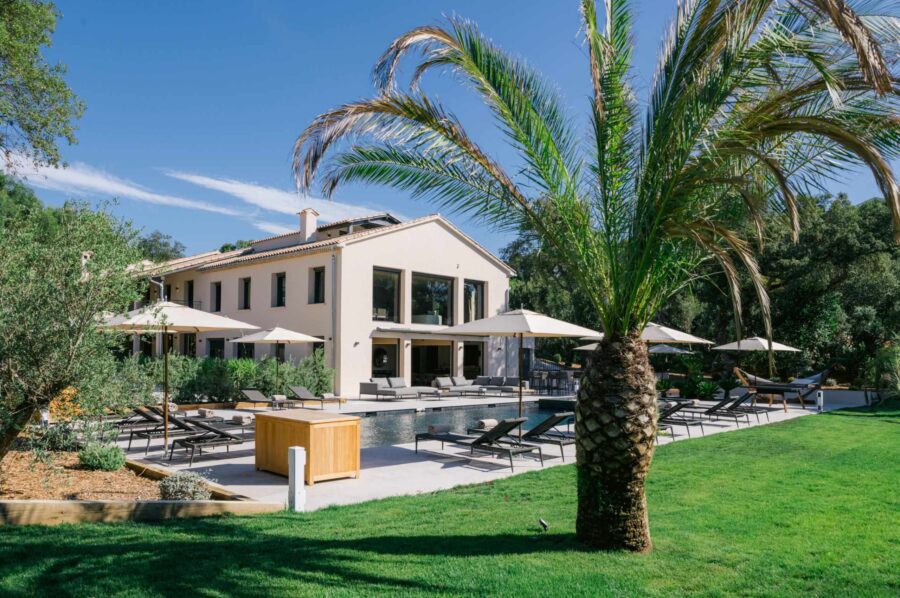 villa-colette-exterior-garden-swimming-pool-luxury-rental-retreat-lacroixvalmer