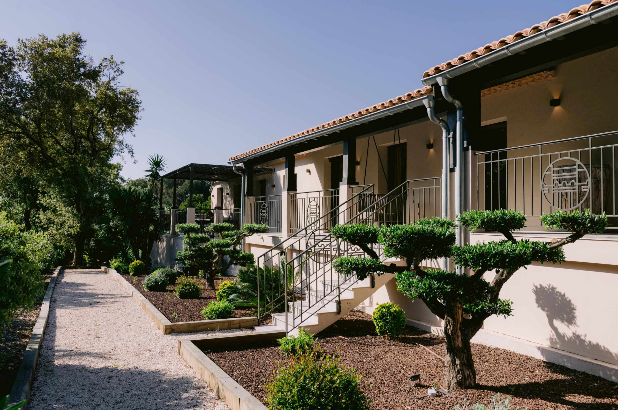villa-colette-exterior-walkway-garden-luxury-retreat-lacroixvalmer