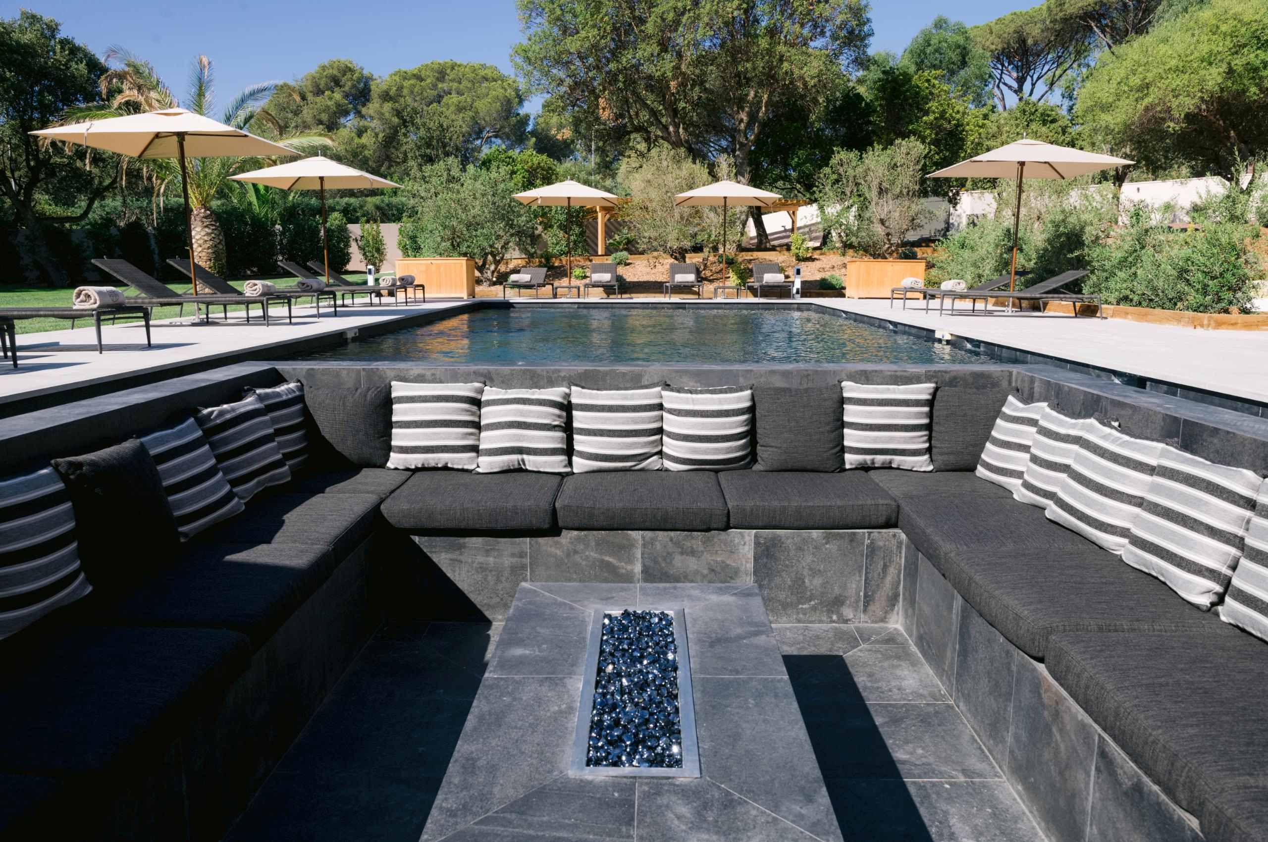 villa-colette-firepit-swimming-pool-garden-terrace-luxury-lacroixvalmer