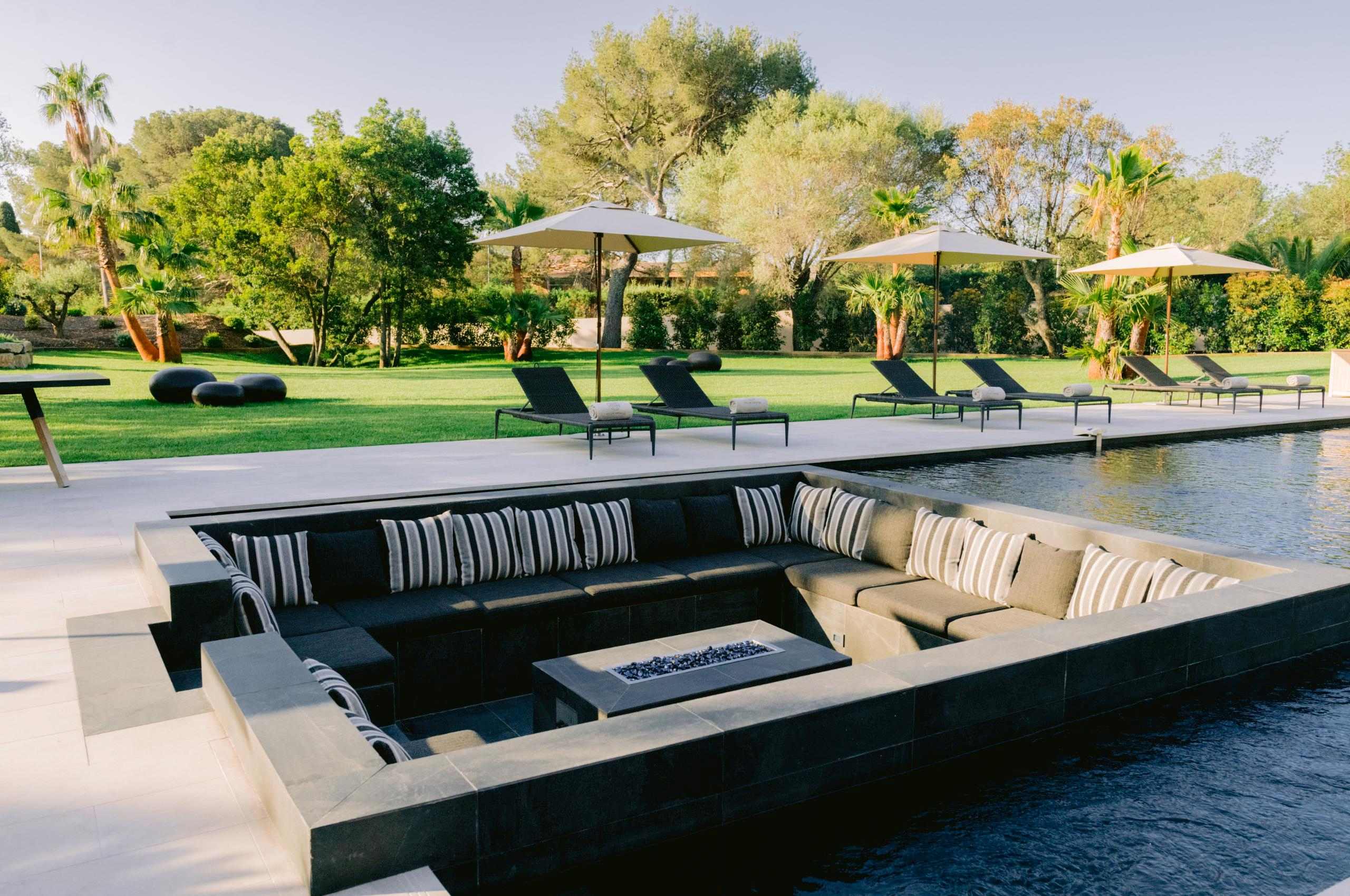 villa-colette-outdoor-swimming-pool-firepit-garden-luxury-lacroixvalmer