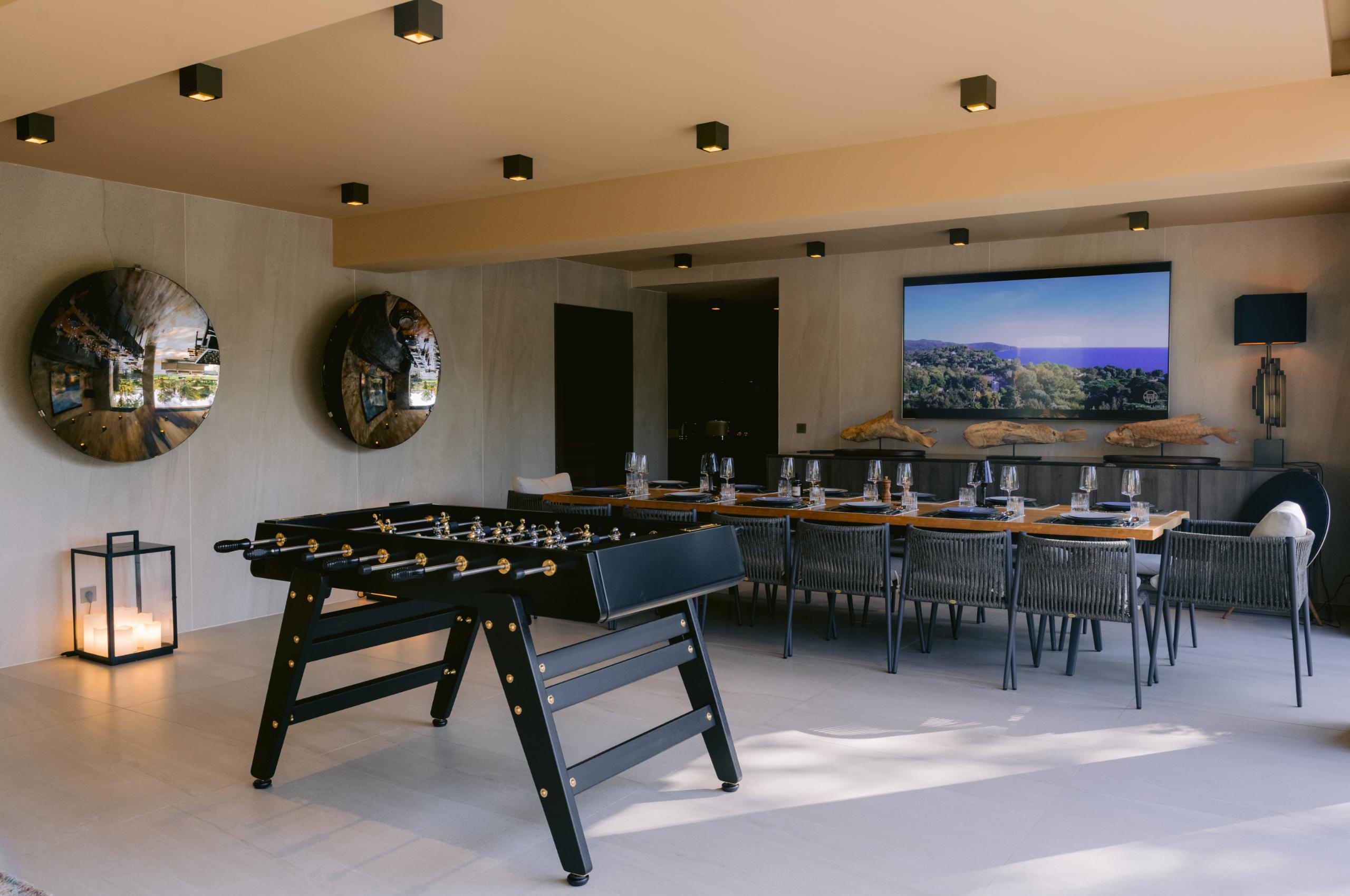 villa-colette-pool-house-football-table-luxury-lacroixvalmer