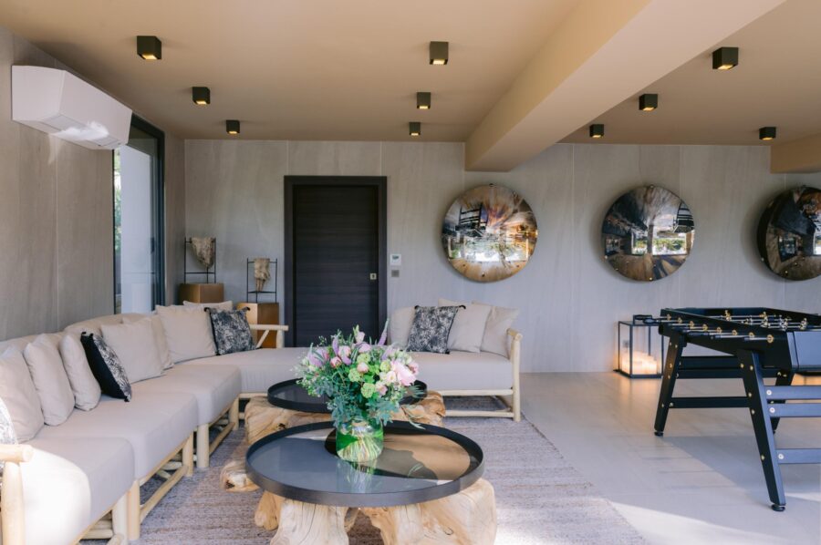 villa-colette-pool-house-living-area-games-luxury-lacroixvalmer