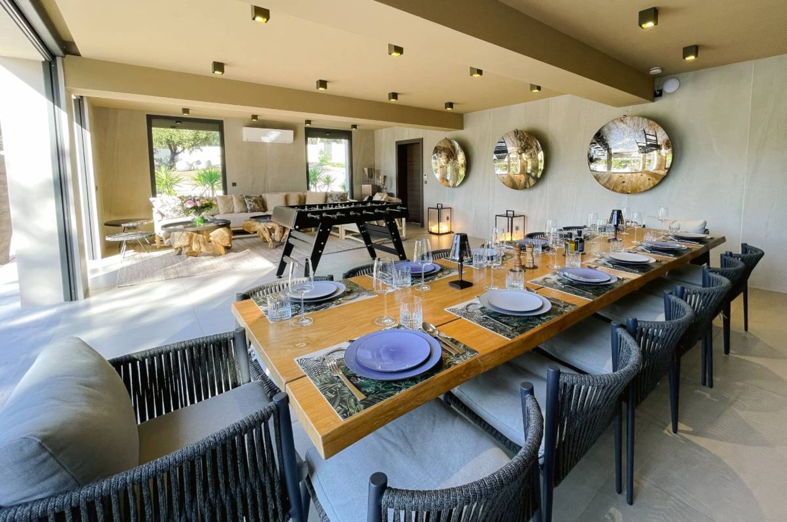 villa-colette-poolhouse-dining-games-luxury-unique-retreat-lacroixvalmer