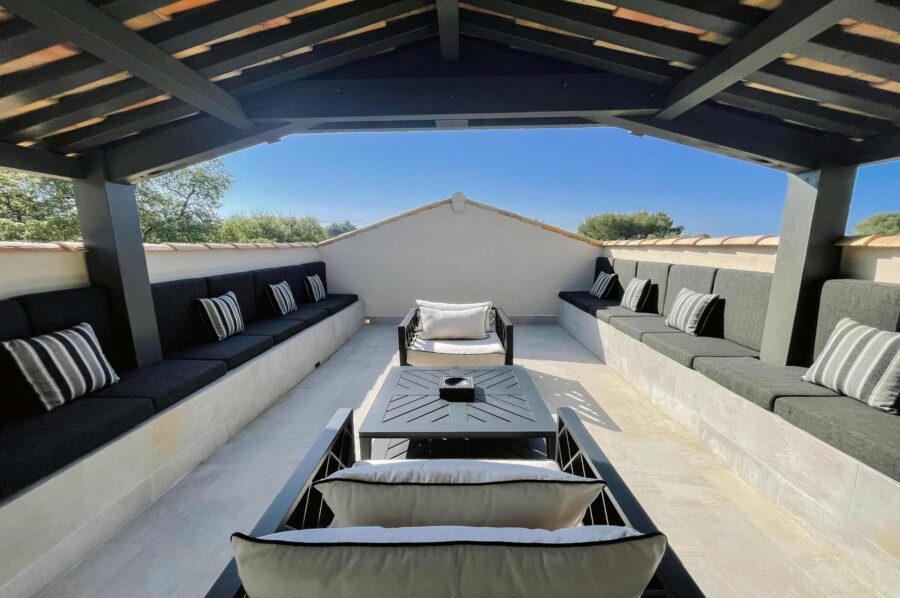 villa-colette-rooftop-terrace-scenic-views-luxury-lacroixvalmer