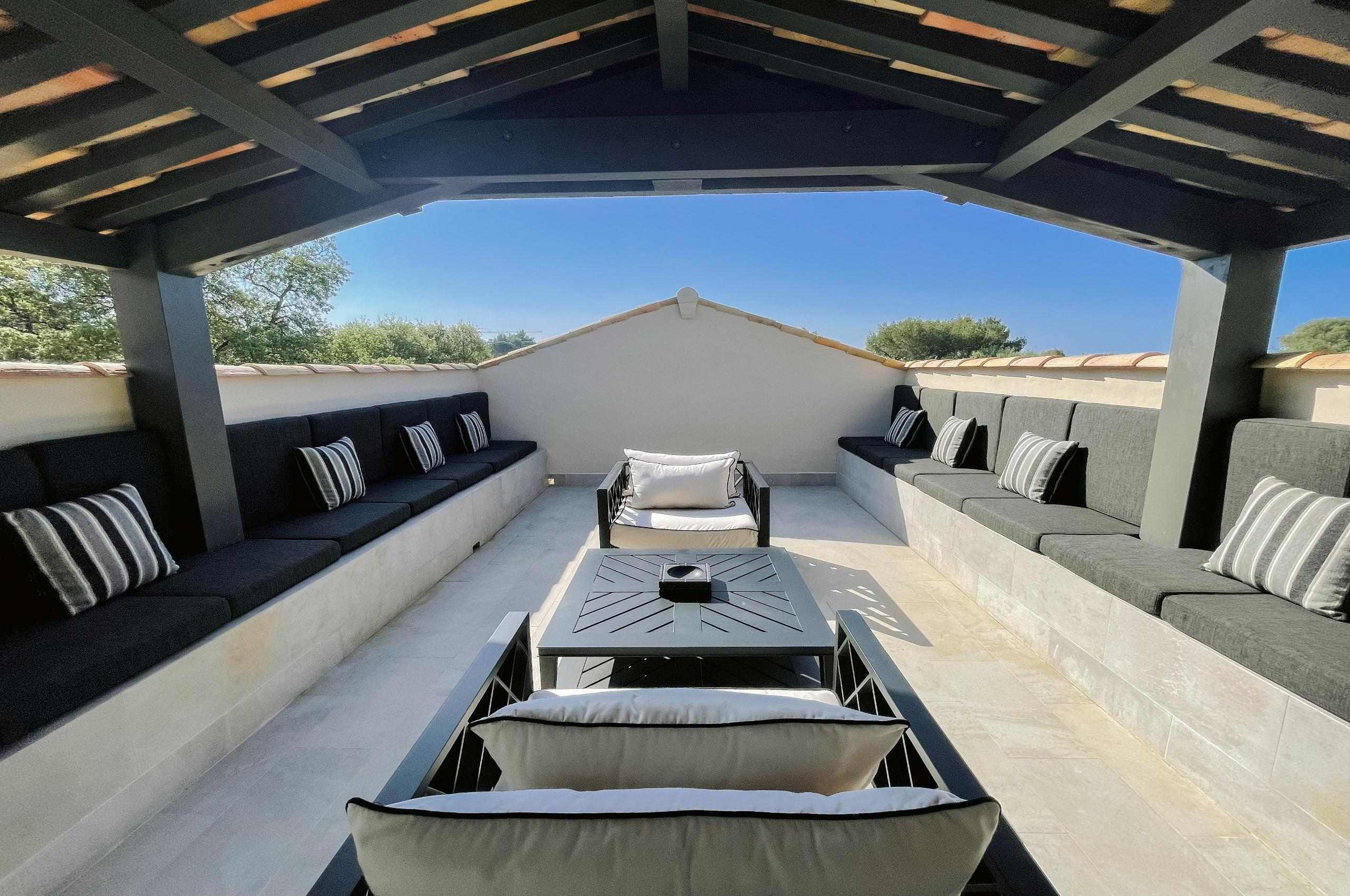 villa-colette-rooftop-terrace-scenic-views-luxury-lacroixvalmer