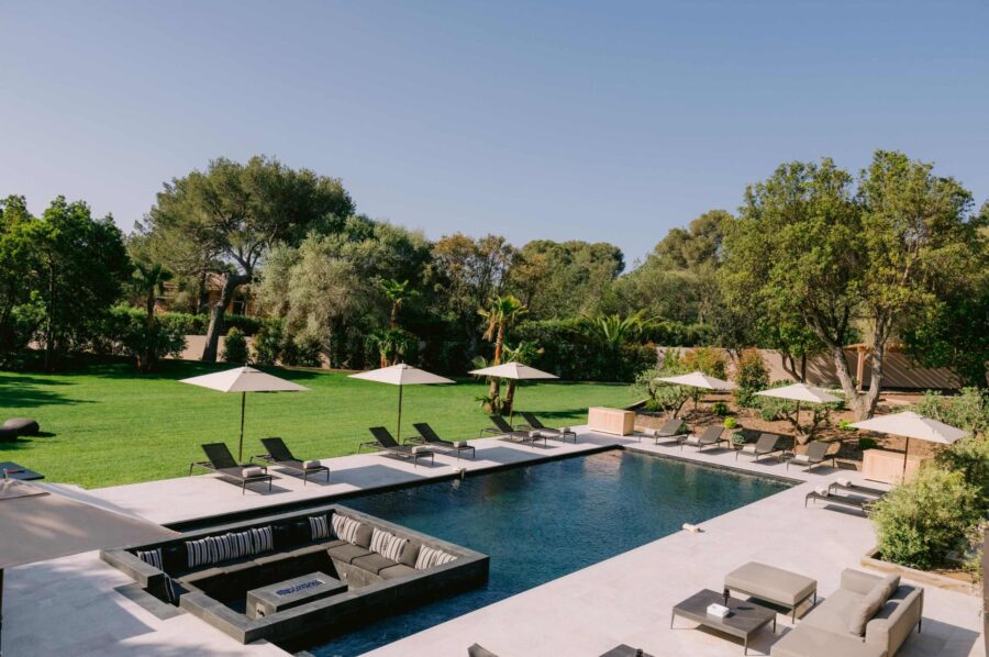 villa-colette-swimming-pool-garden-spaciois-outdoor-haven-luxury-lacroixvalmer