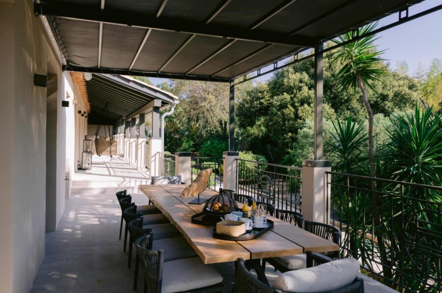 villa-colette-terrace-alfresco-dining-area-luxury-lacroixvalmer