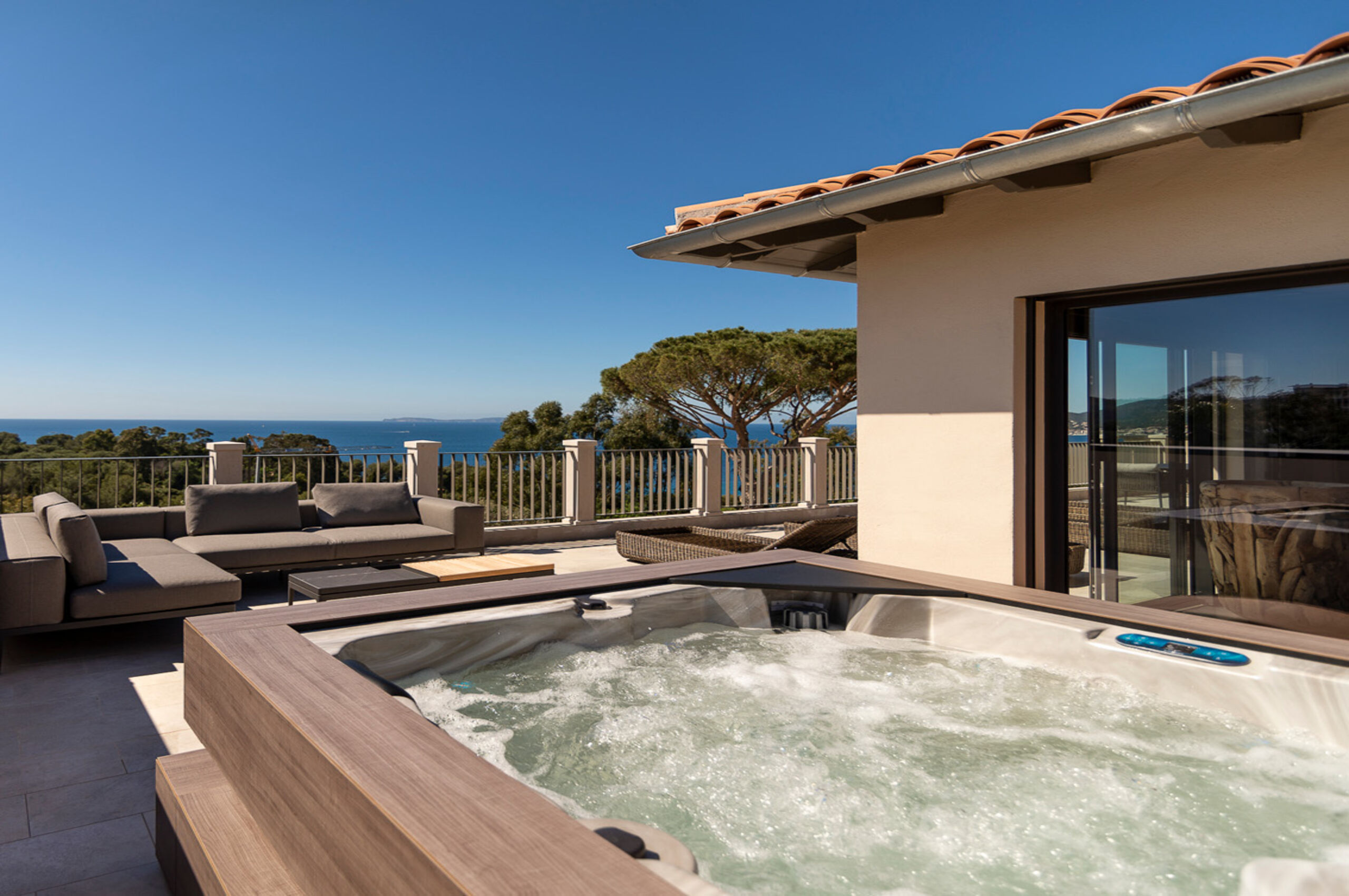 villa-constantine-hottub-seaview-balcony-luxury-lacroixvalmer