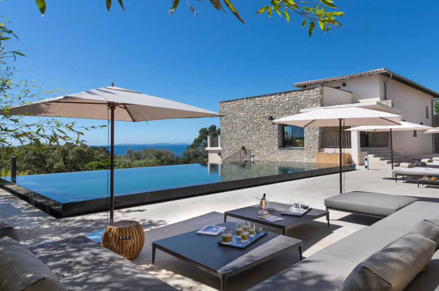 villa-constantine-infinitypool-terrace-outdoorsofa-modern-luxury-lacroixvalmer