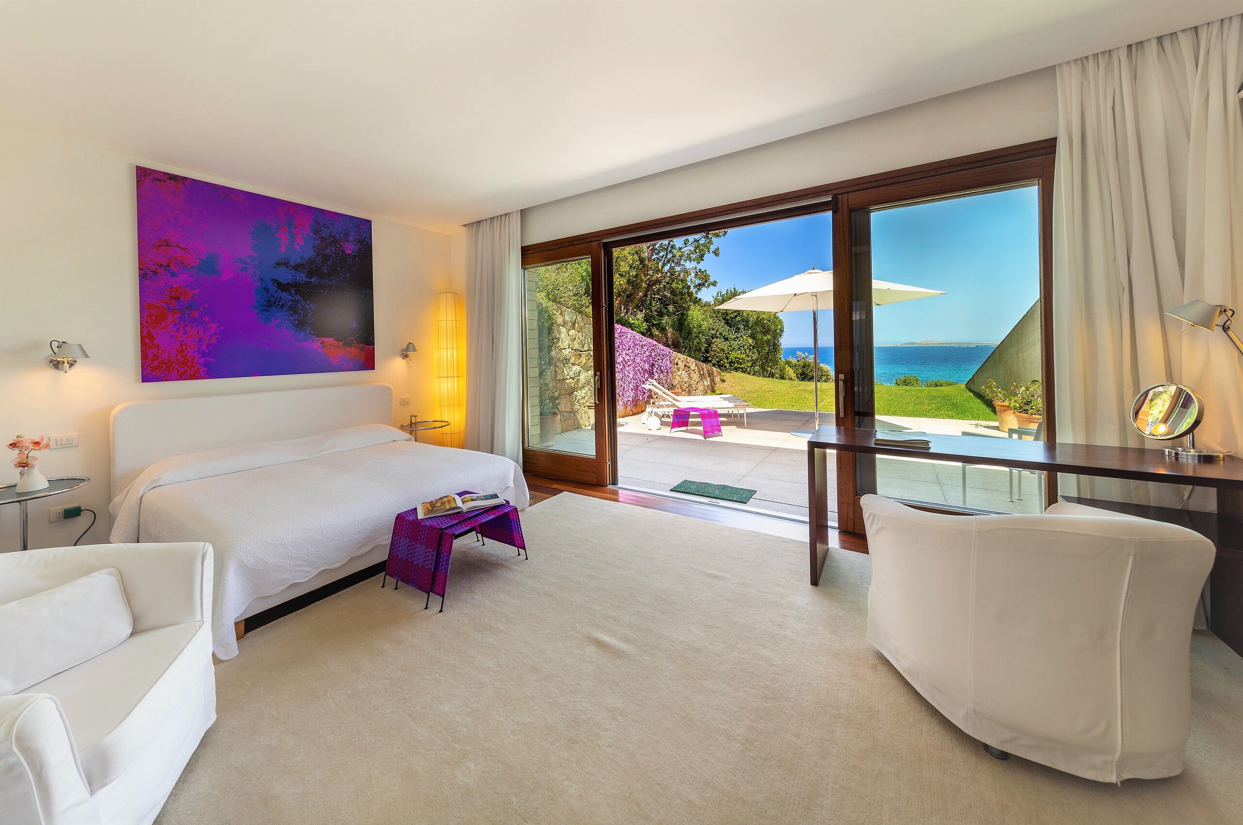 villa-cora-bedroom-gardenaccess-seaview-modern-spacious-tranquil-interior-luxury-design-sardinia
