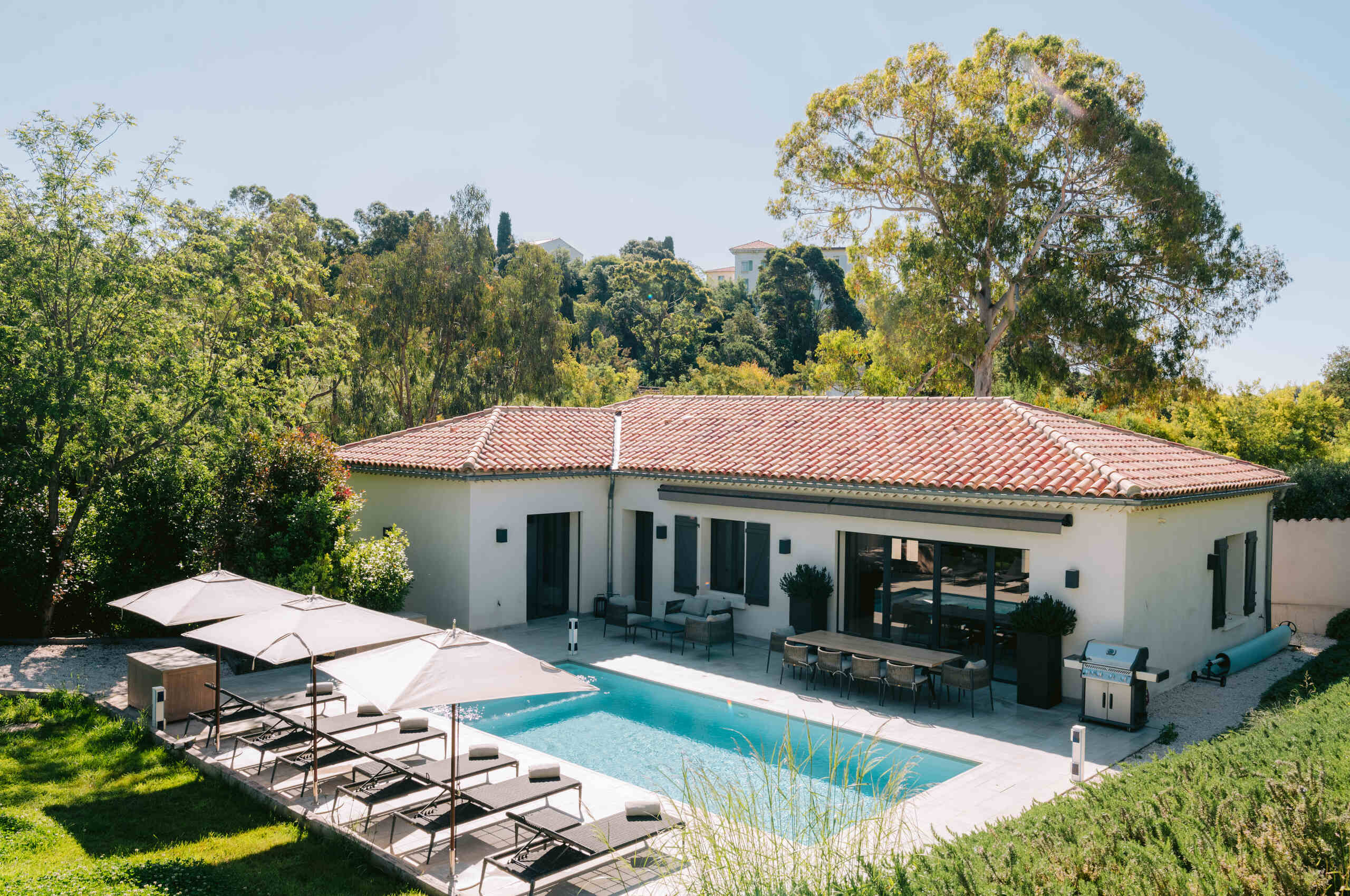 villa-cora-exterior-pool-terrace-garden-luxury-paradise-retreat-lacroixvalmer