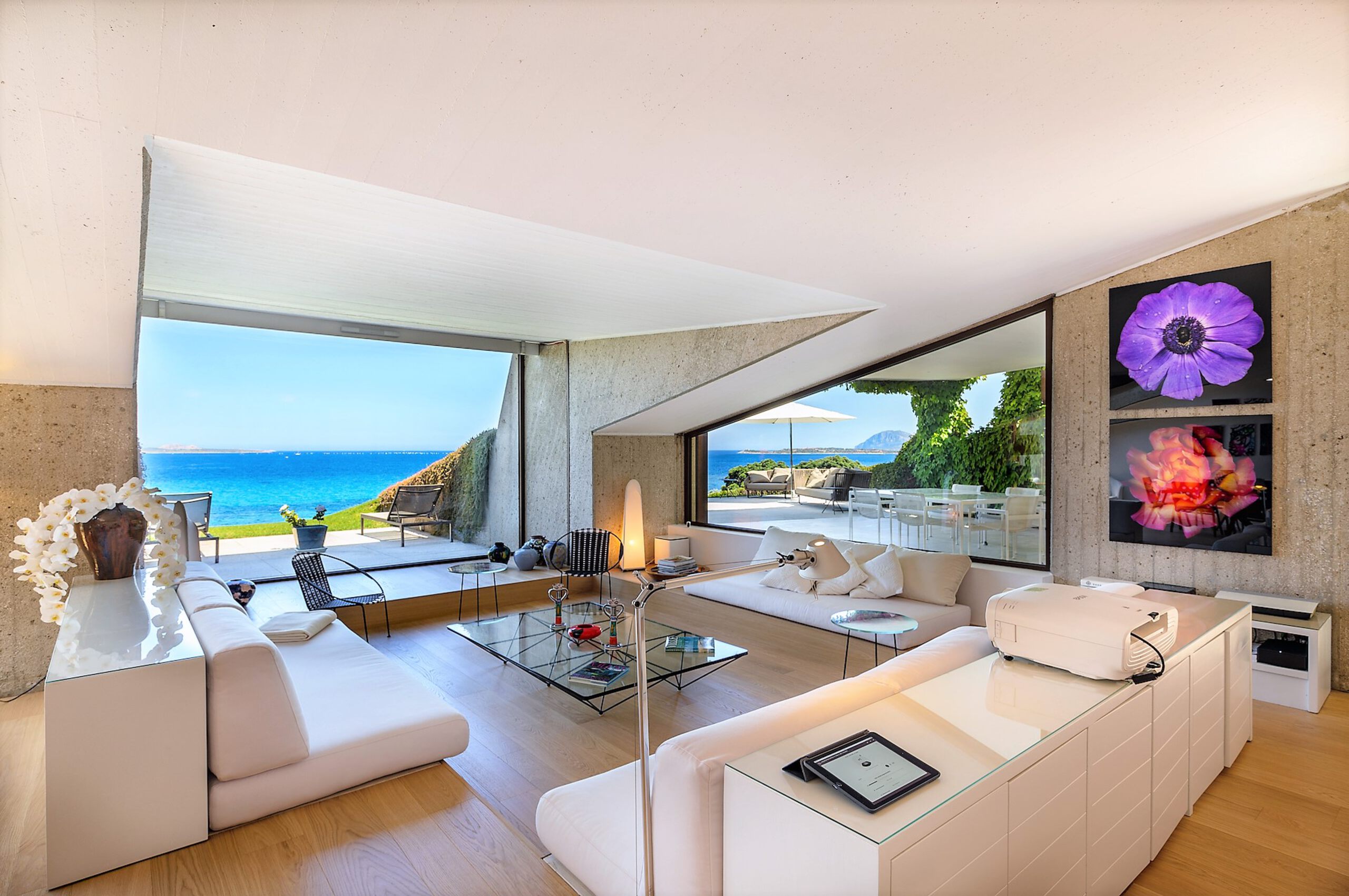 villa-cora-livingroom-loungearea-seaview-openplan-bright-modern-stylish-luxury-interiordesign-sardinia