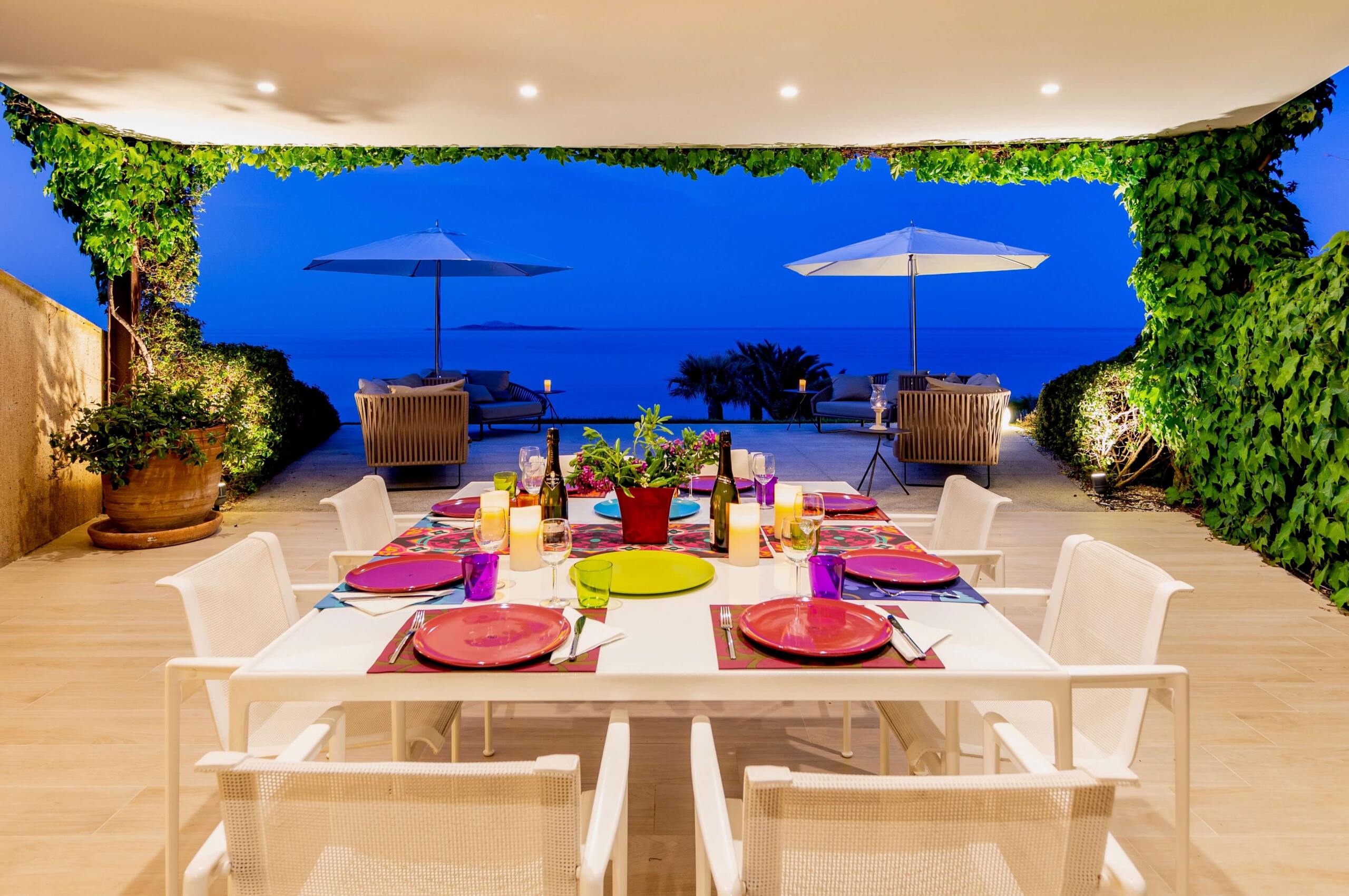 villa-cora-outdoor-alfresco-dining-seaview-openplan-luxury-rental-property-sardinia