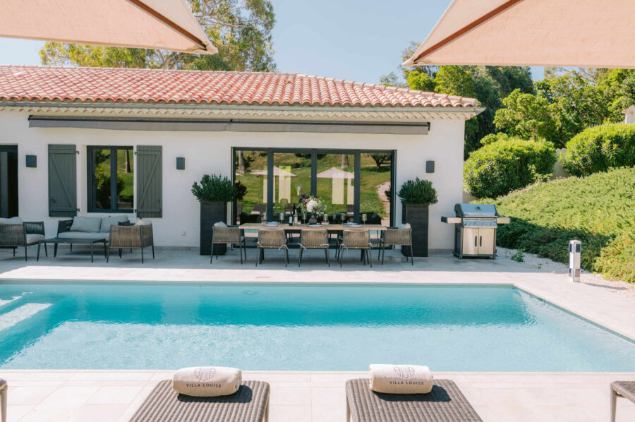 villa-cora-pool-outdoordining-outdoorlounge-terrace-luxury-retreat-lacroixvalmer