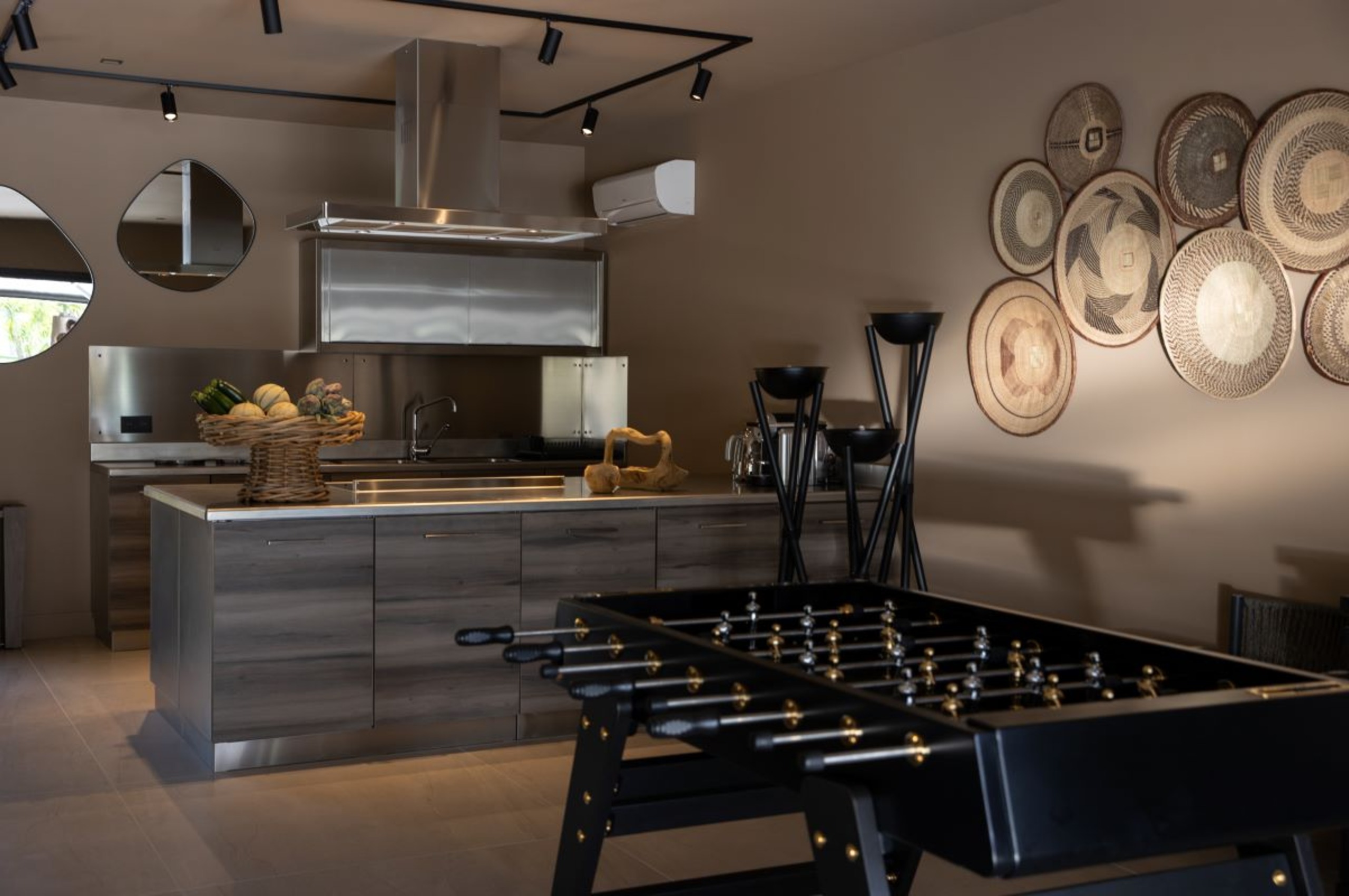 villa-coral-poolhouse-games-luxury-modern-design-lacroixvalmer