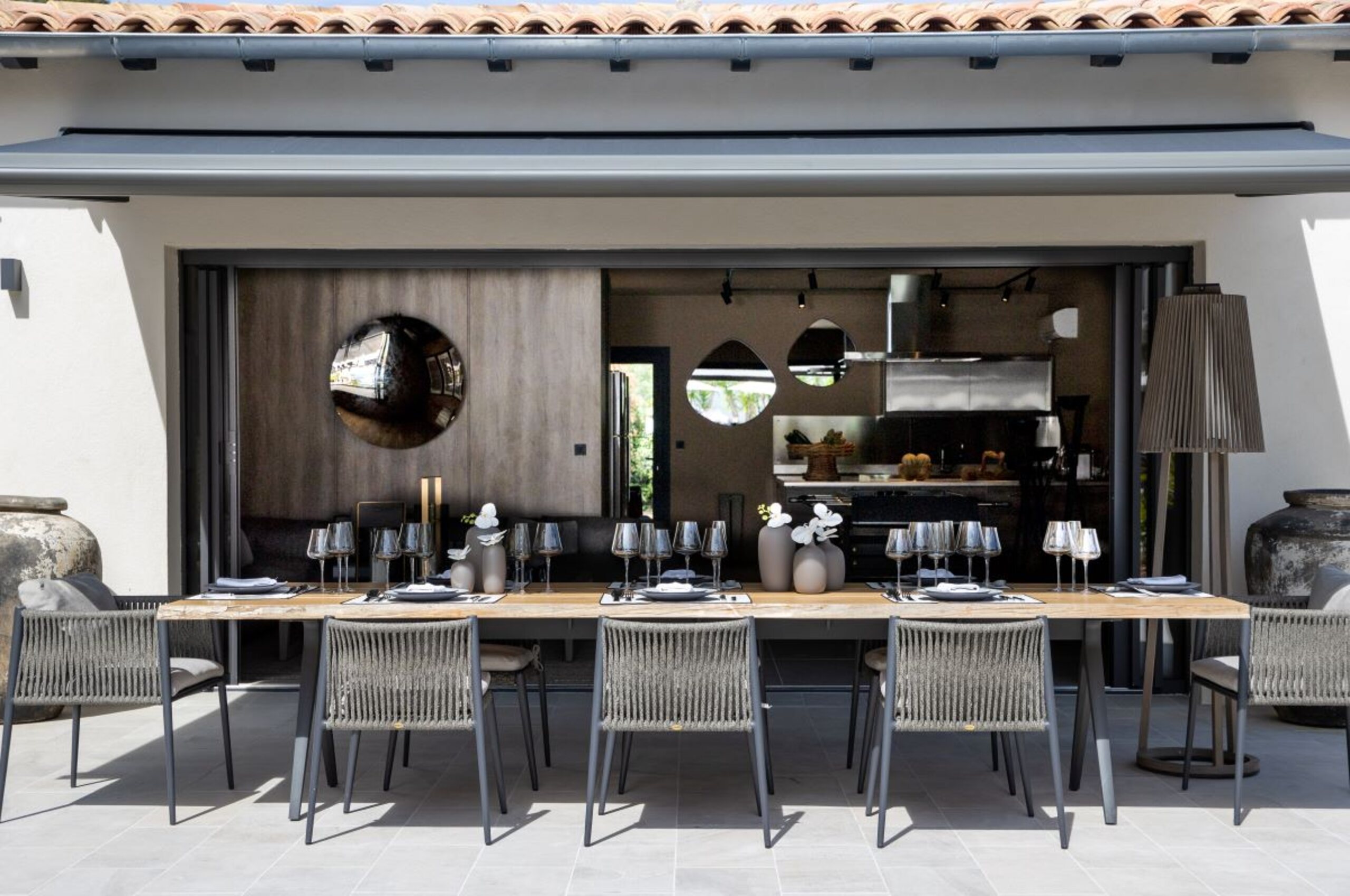 villa-coral-poolhouse-outdoordining-luxury-frenchriviera-lacroixvalmer