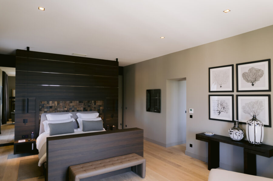 villa-coralie-bedroom-luxury-design-bespoke-lacroixvalmer