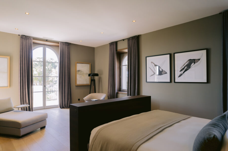 villa-coralie-bedrrom-balcony-gardenview-luxury-bespoke-lacroixvalmer